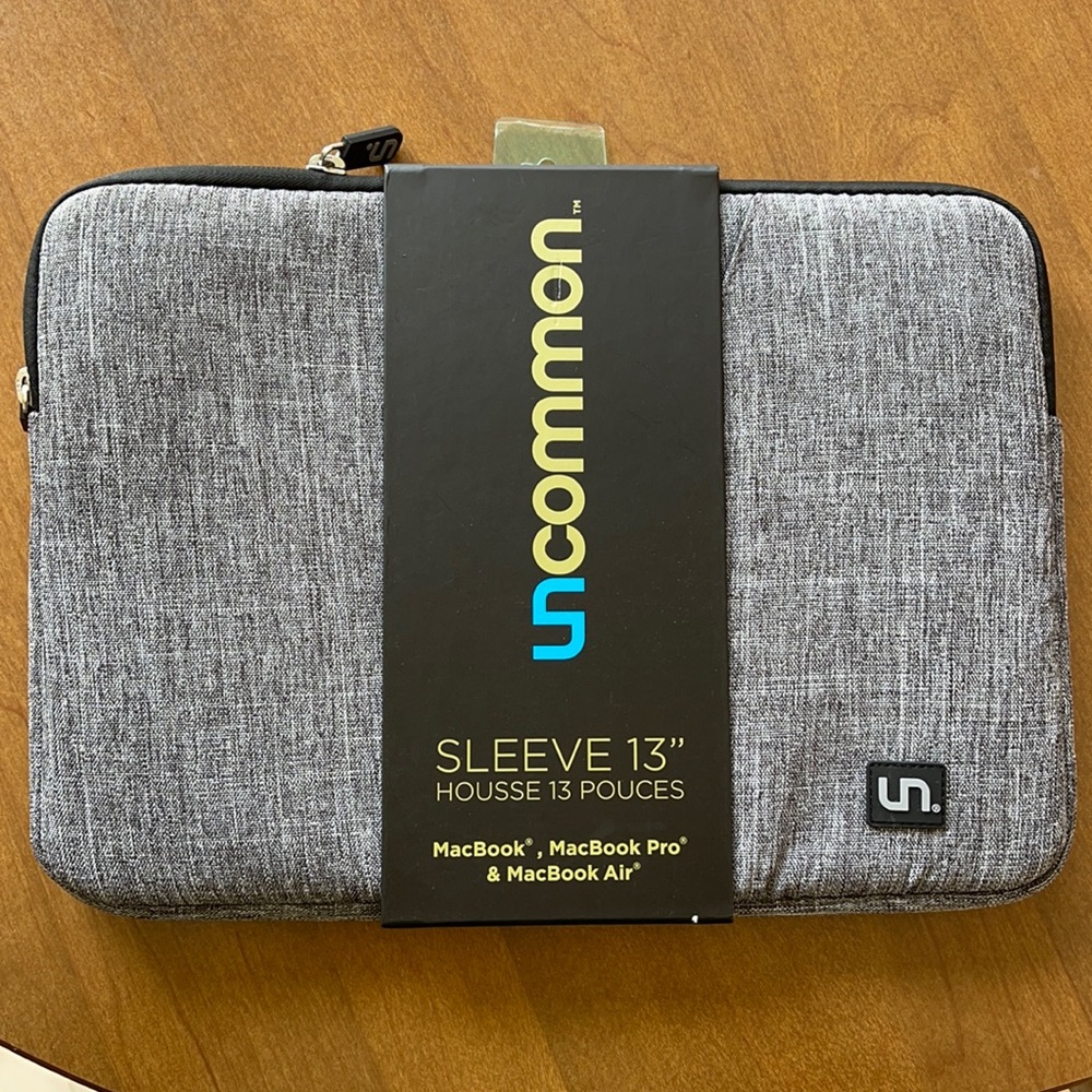 Laptop/ tablet sleeve for screens up to 13”.